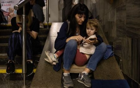 У Києві оголосили тривогу та пролунали вибухи: РФ атакує столицю балістикою