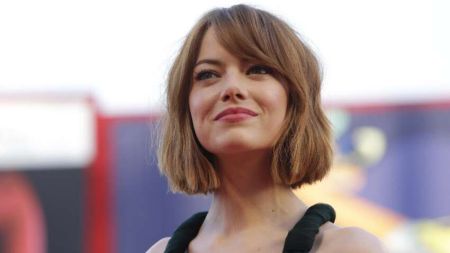 Емма Стоун має нове обличчя: хірург розповів, чи робила акторка пластику