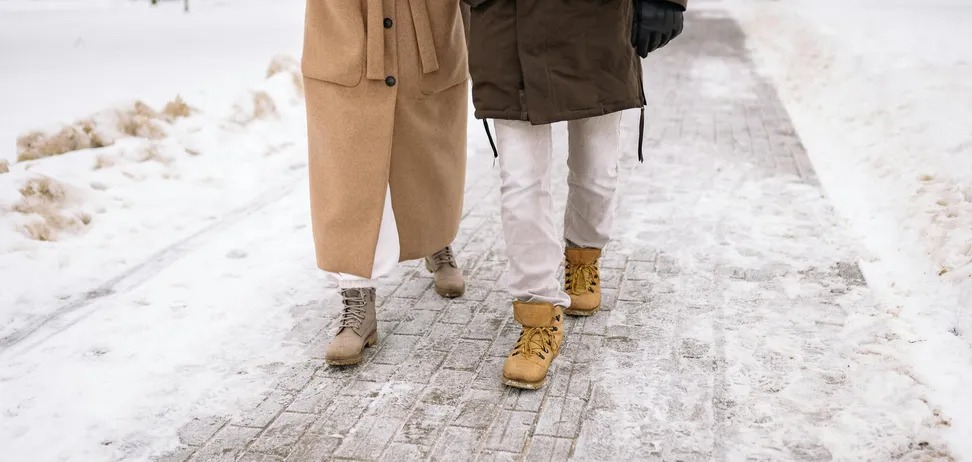 Не носіть це взимку: подологиня попередила про небезпечне взуття