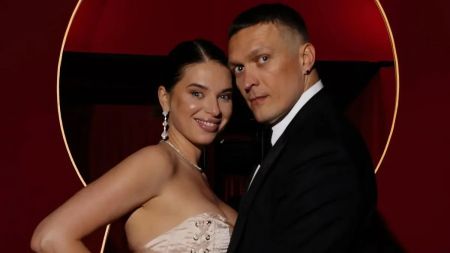 Абсолютний чемпіон світу з боксу Усик разом з дружиною стали байкерами: фотодоказ