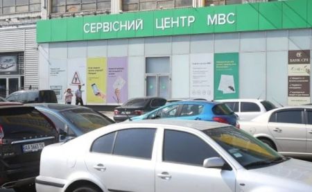Чи можна реєструвати автомобіль без військового квитка: у МВС розповіли про вимоги до автовласників