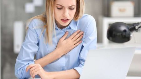 Яка рука німіє під час серцевого нападу: як розпізнати інфаркт міокарда