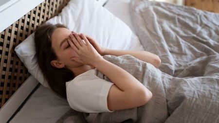 Сон при освітленні призводить до страшних наслідків: медики здивували відкриттям