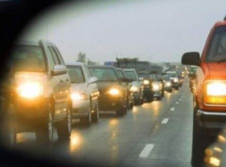 Штраф за вимкнене ближнє світло вдень: юристи пояснили, чому він незаконний