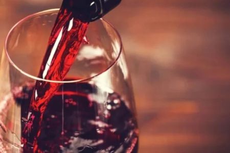 Науковці пояснили, як какао та вино покращують когнітивні функції