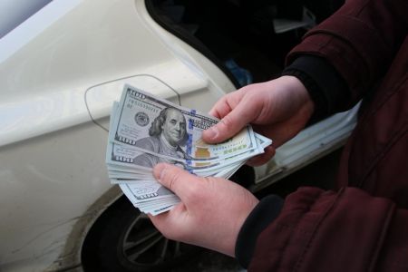 Купувати чи продавати валюту зараз: експерти дали свіжі поради