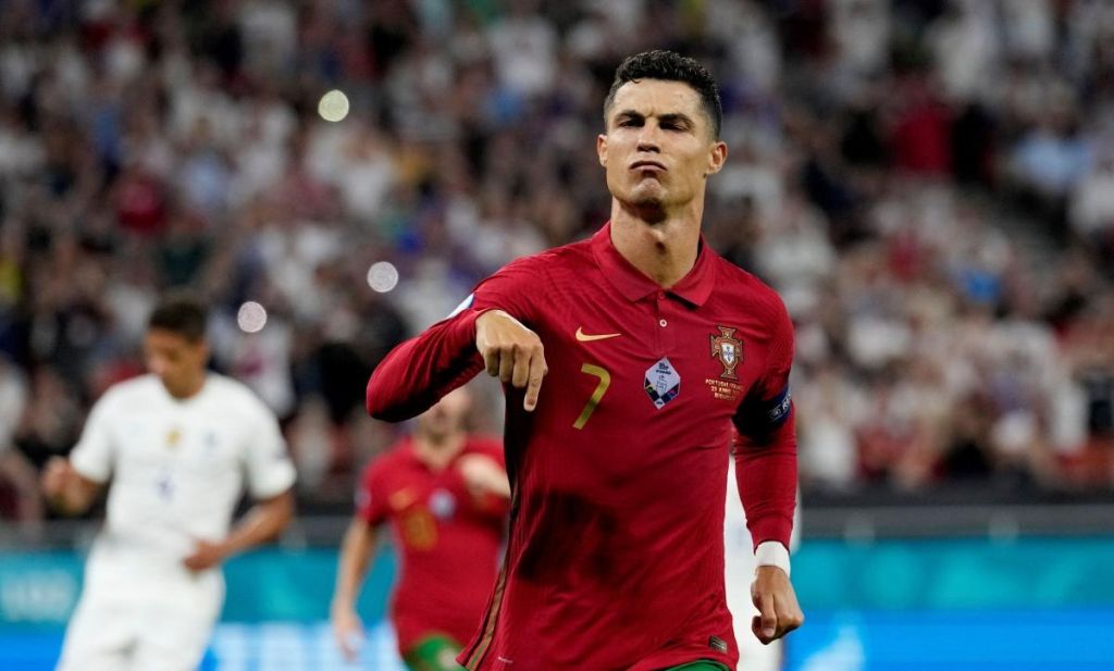 “Навіть на маленькому острові”: Роналду назвав себе популярнішим за Трампа