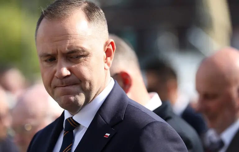 Президент Польщі обмежив соціальну допомогу для українців