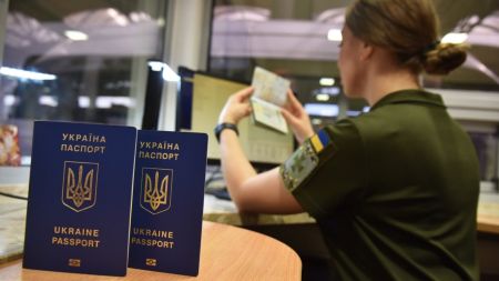 Підприємці можуть виїхати за кордон легально — чи треба йти в ТЦК