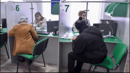 Шахраї шлють небезпечні листи: ПриватБанк зробив важливу заяву