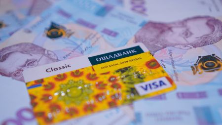Ощадбанк попередив клієнтів — що буде з картками з 1 січня