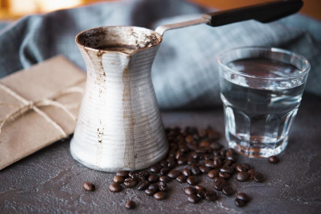 Кава стане у сто разів смачнішою: просто покладіть дрібку цього продукту