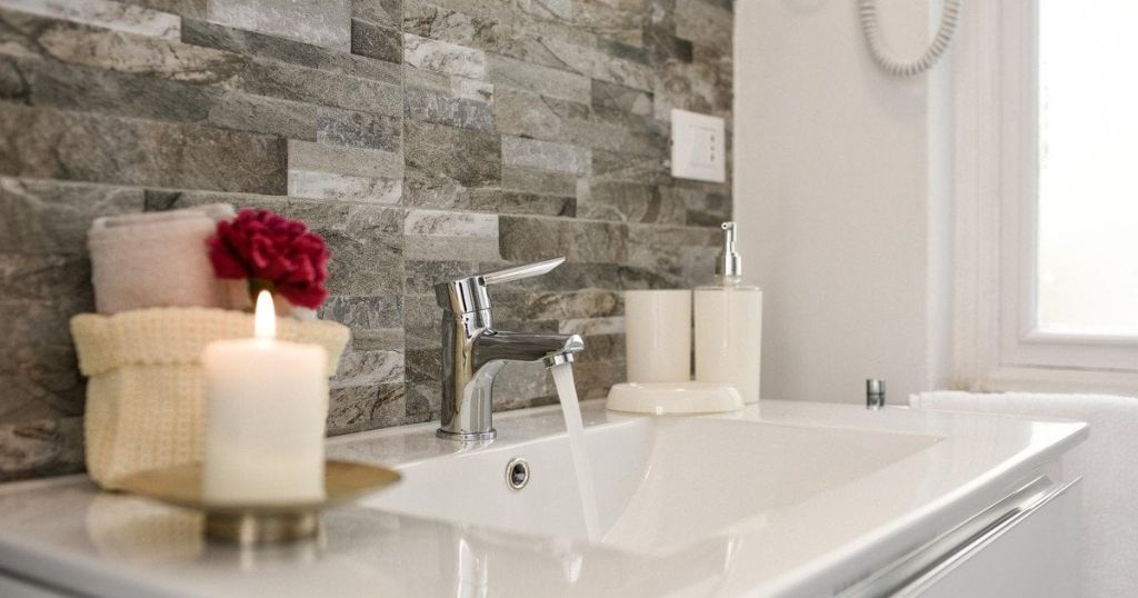 Туристка затопила готель після відмови у скасуванні бронювання і заплатила у 280 разів більше