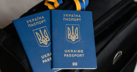 Українцям необхідно терміново замінити паспорти: які документи більше недійсні