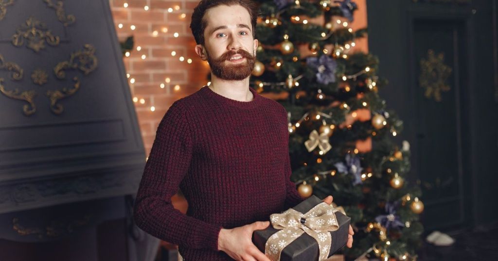 Що категорично не можна дарувати чоловікам на Новий рік 2026: поради нумерологів