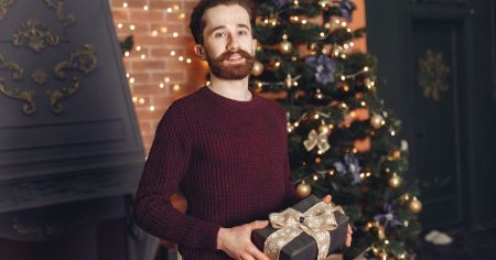 Що категорично не можна дарувати чоловікам на Новий рік 2026: поради нумерологів