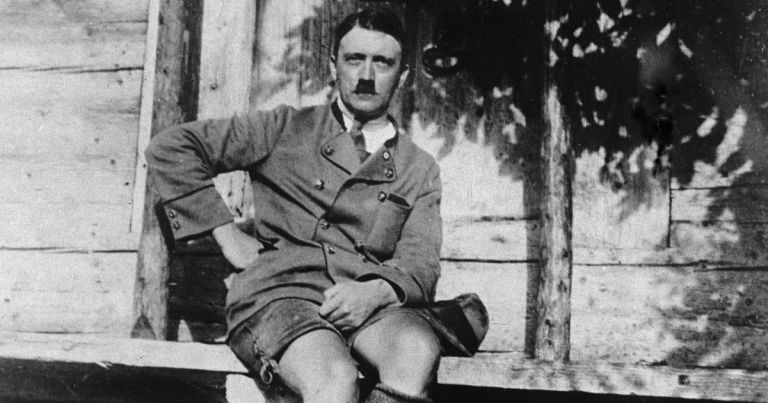 Вчені з’ясували пікантний факт про геніталії Гітлера та стан його психіки