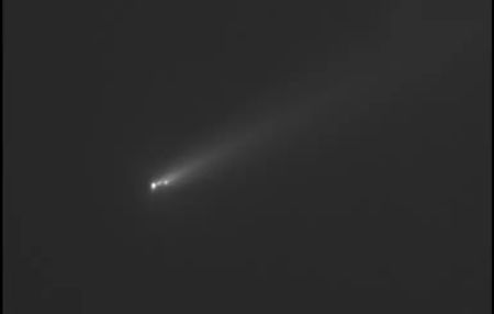 “Драматична подія”: комета розкололася на частини після зближення з Сонцем