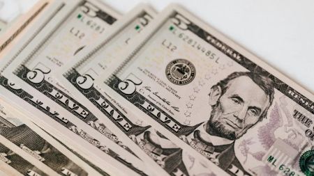 Надважливо знати: що насправді означає зірка на доларах