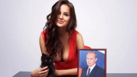 Отримала запрошення з Кремля: розслідувачі розповіли про неповнолітню коханку Путіна