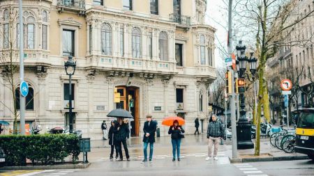 Сморід на вулицях і жодного центрального опалення: ось що дратує українку в популярній країні