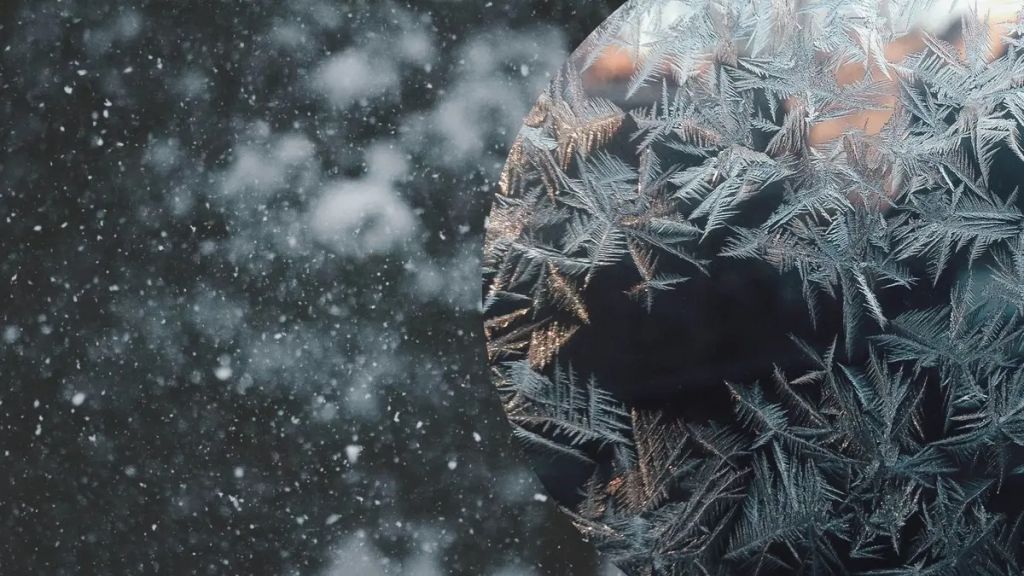 Налипання мокрого снігу та ожеледиця: синоптики попередили про негоду на Львівщині