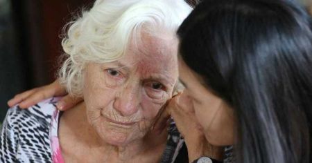 10 ознак в батьківському домі, які вказують на те, що вони сумують за вами