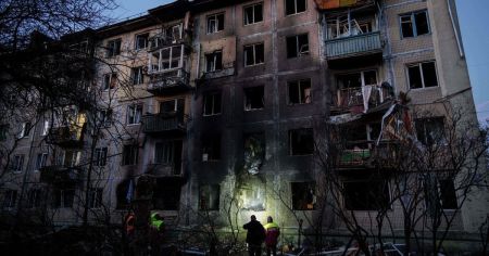 У Києві рятувальник приїхав на виклик гасити власну квартиру після нічної атаки