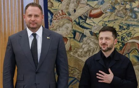 Звільнення Єрмака ймовірно стане найрозумнішим кроком Зеленського — The Guardian