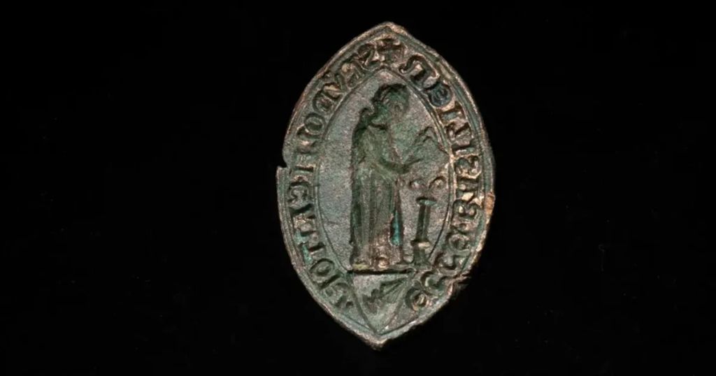 Археологи підняли з Рейну унікальну середньовічну печатку кантора: що відомо (фото)