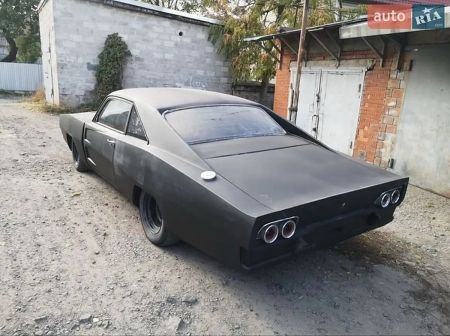В Україні зі старої “Волги” зробили Dodge Charger