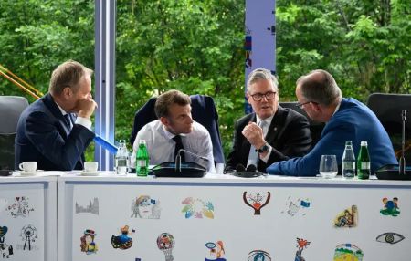 Зеленський та європейські лідери намагаються переписати більшу частину мирного плану Трампа — Bloomberg