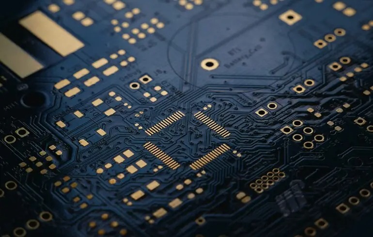 Китайські вчені створили аналоговий чіп: він у тисячу разів швидший за процесори Nvidia