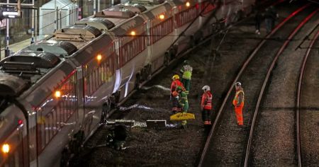 У поїзді сталася масштабна різанина: 10 людей поранено, 9 у критичному стані