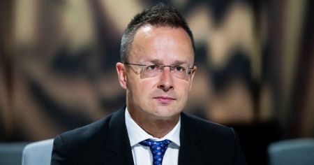 Сіярто закликав ЄС перекрити гроші Україні, звинувативши її у “воєнній мафії”