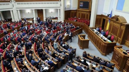 У Раді не добирають слів: Зеленському пригадали 5-6 менеджерів та 3000 км доріг