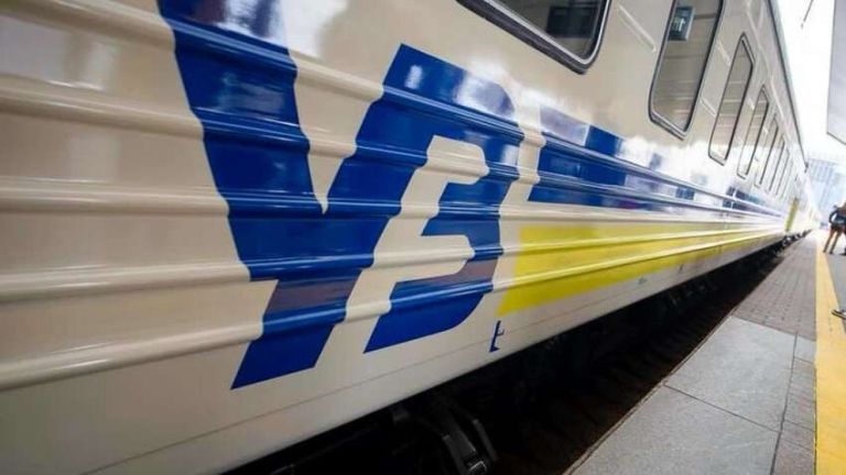 Колапс в “Укрзалізниці”: як курсують поїзди після атаки РФ