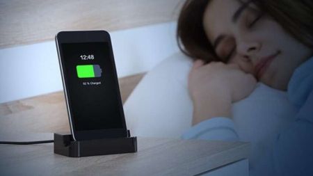 Чому у снах не має телефонів: науковці пояснили феномен