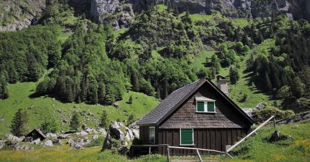 Як за $1000 зробити сучасний ремонт у старому будинку (відео)