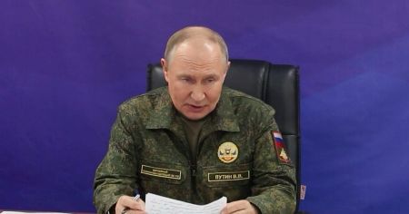 Путіна викрили на постановних зустрічах: що відомо про “консерви”