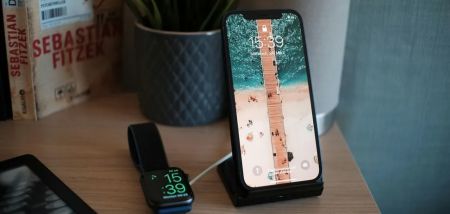 Так радять експерти: жінка рік заряджала телефон до 80% і поділилась результатом