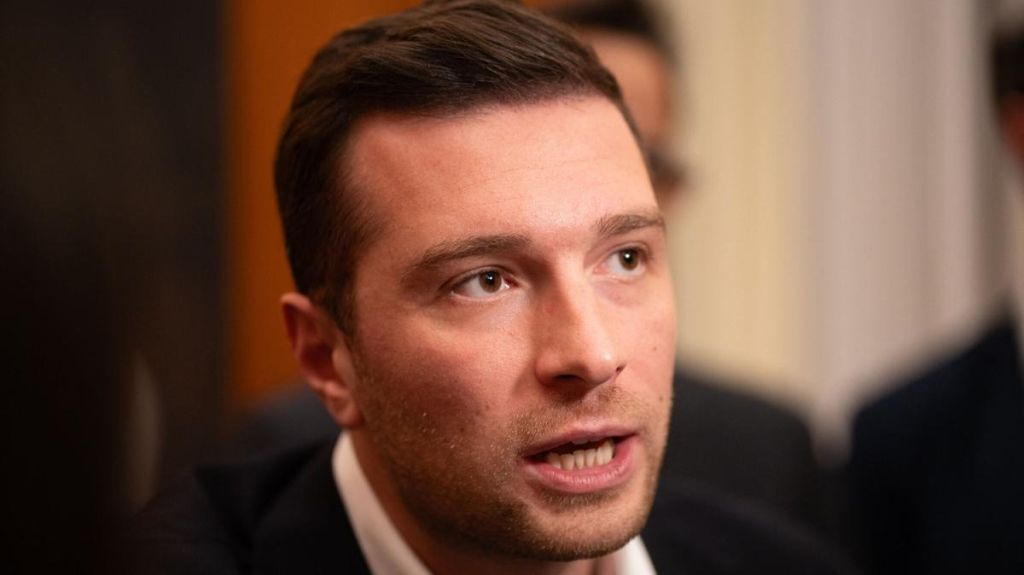 У Франції чоловік розбив яйце об голову лідера проросійської партії