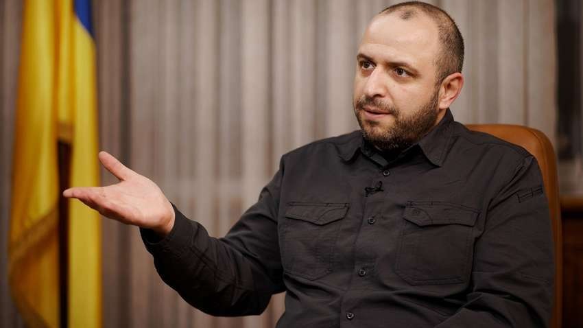 Рустема Умєрова помітили за кордоном: він змінив імідж