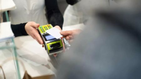 Українці не одержують Нацкешбек місяцями: що трапилося і коли прийдуть виплати