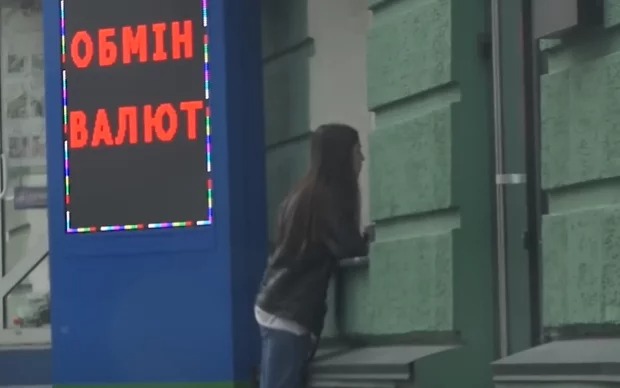 Фальшиві гроші та пошкоджені купюри: що відбувається в обмінниках і чи є шанси повернути свої кошти