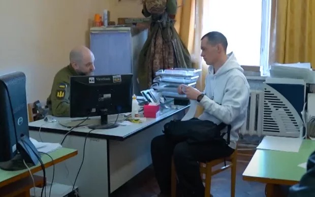 ТЦК накладають “заочні” штрафи: як працює механізм та що радять юристи