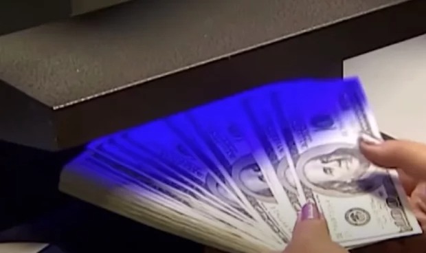 Обміняти не вийде: від яких доларових купюр більше клопоту, ніж користі