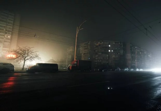 Кому вимкнуть світло на добу або дві: які українські міста можуть зануритися в темряву та блекаути вже скоро