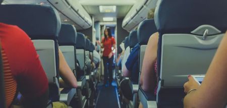 Яке місце в літаку найгірше: ніколи там не сідайте