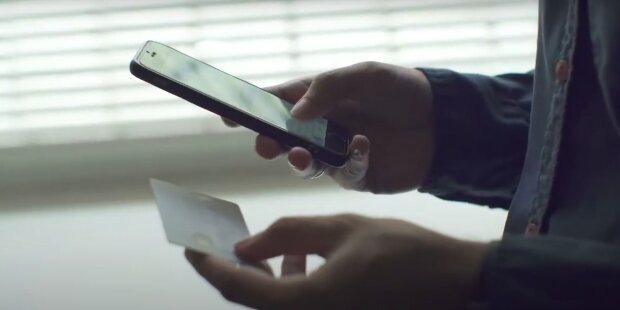 Картку “закриють” просто на касі: нова хвиля блокувань накриває українців, хто під прицілом